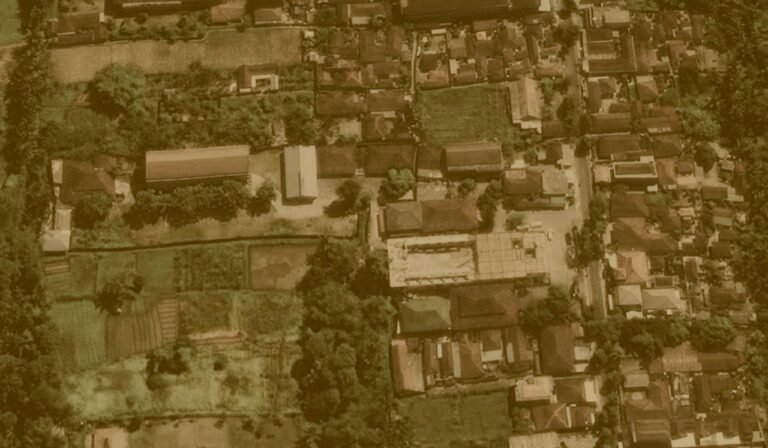 Photo satellite du quartier de Sasana Hasta Karya à Bali, tache jaunie